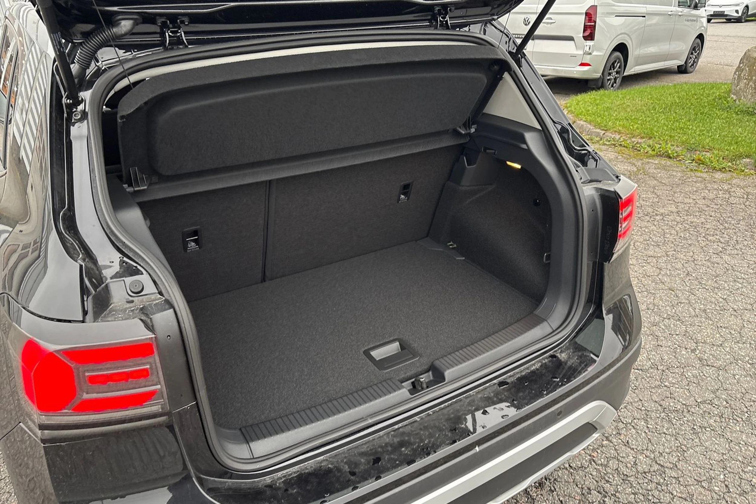 musta Volkswagen T-Cross 2026 kuva 15.