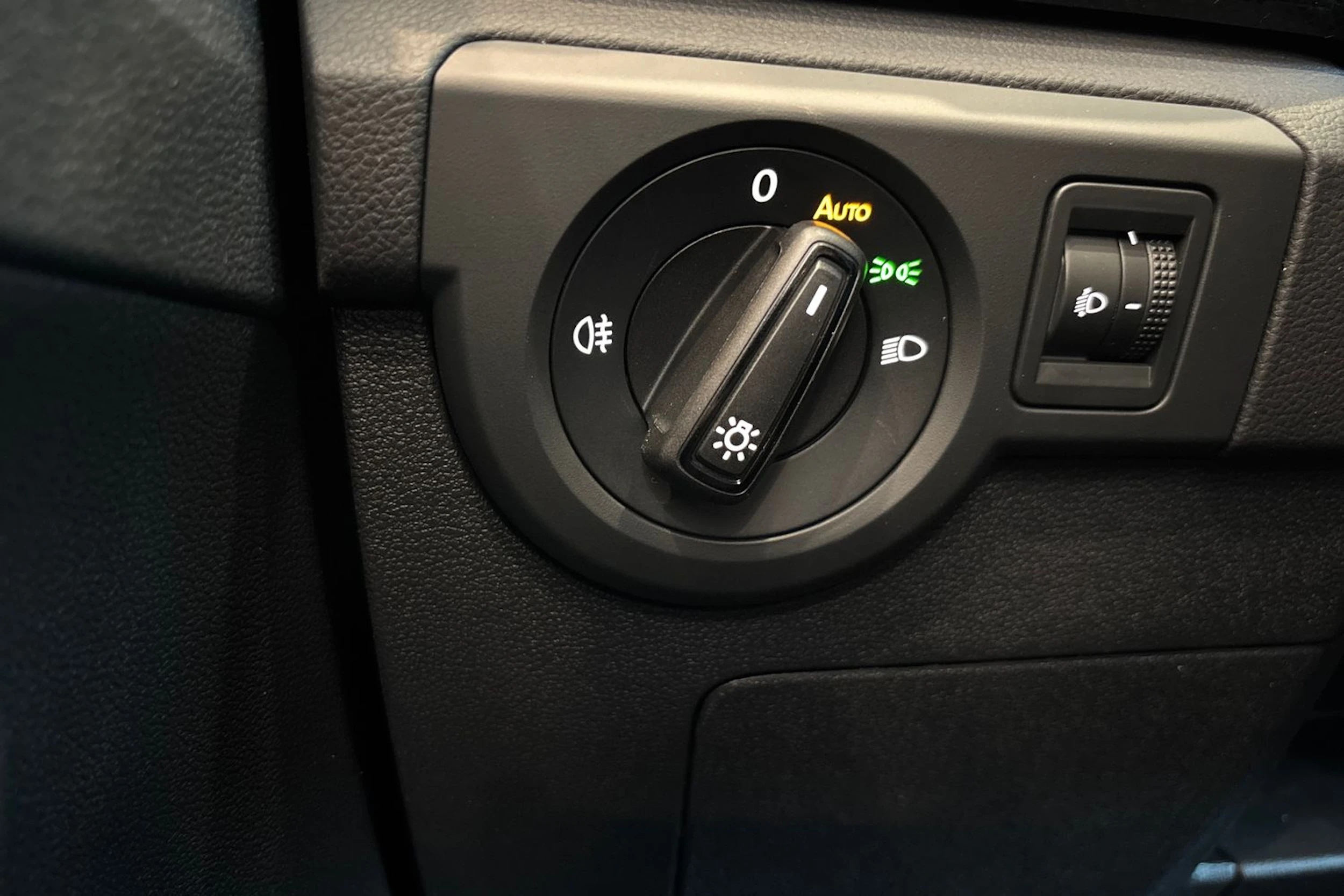 harmaa Volkswagen T-Cross 2026 kuva 15.