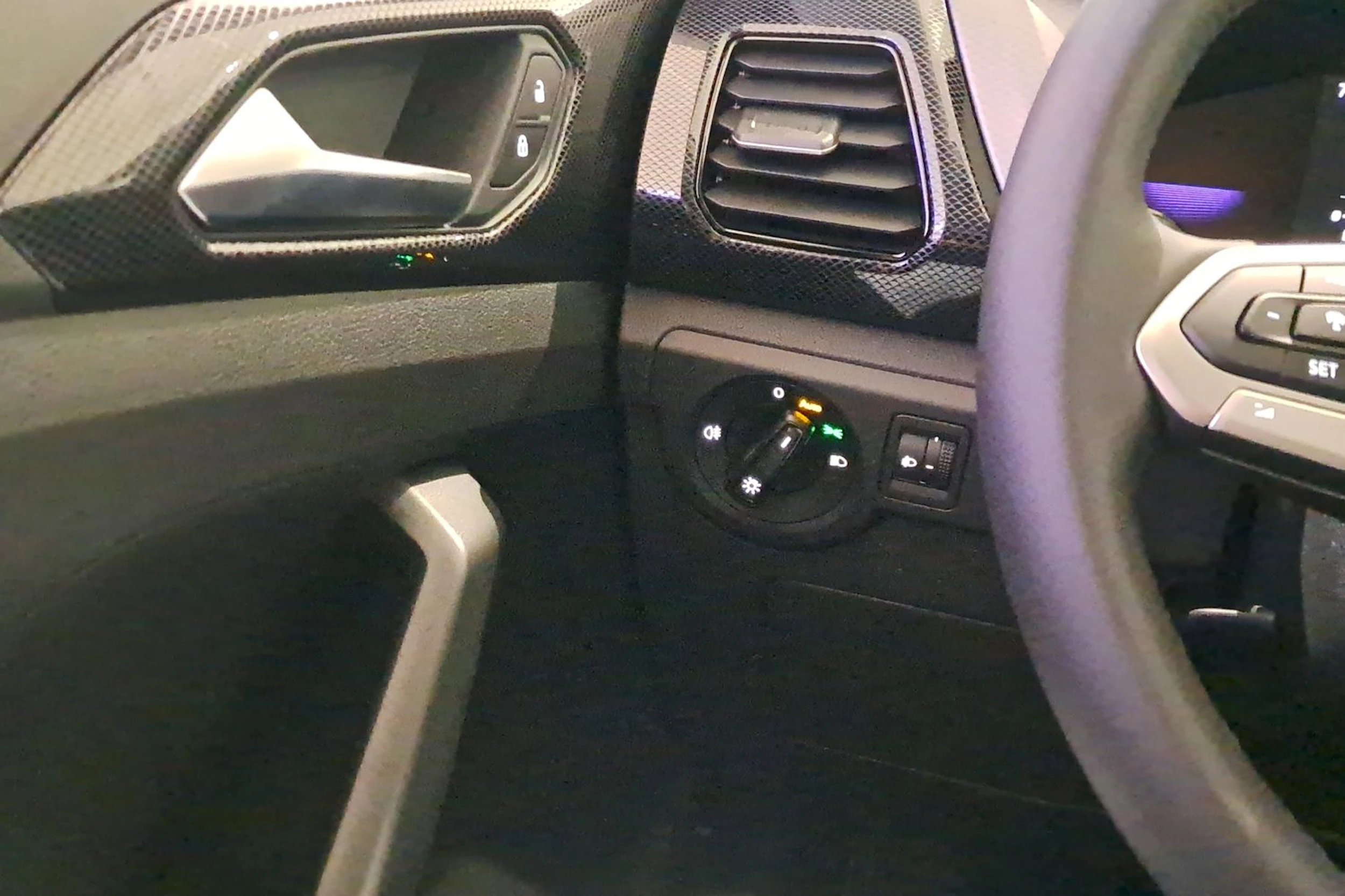 harmaa Volkswagen T-Cross 2026 kuva 12.