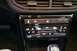 harmaa Volkswagen T-Cross 2026 kuva 13.