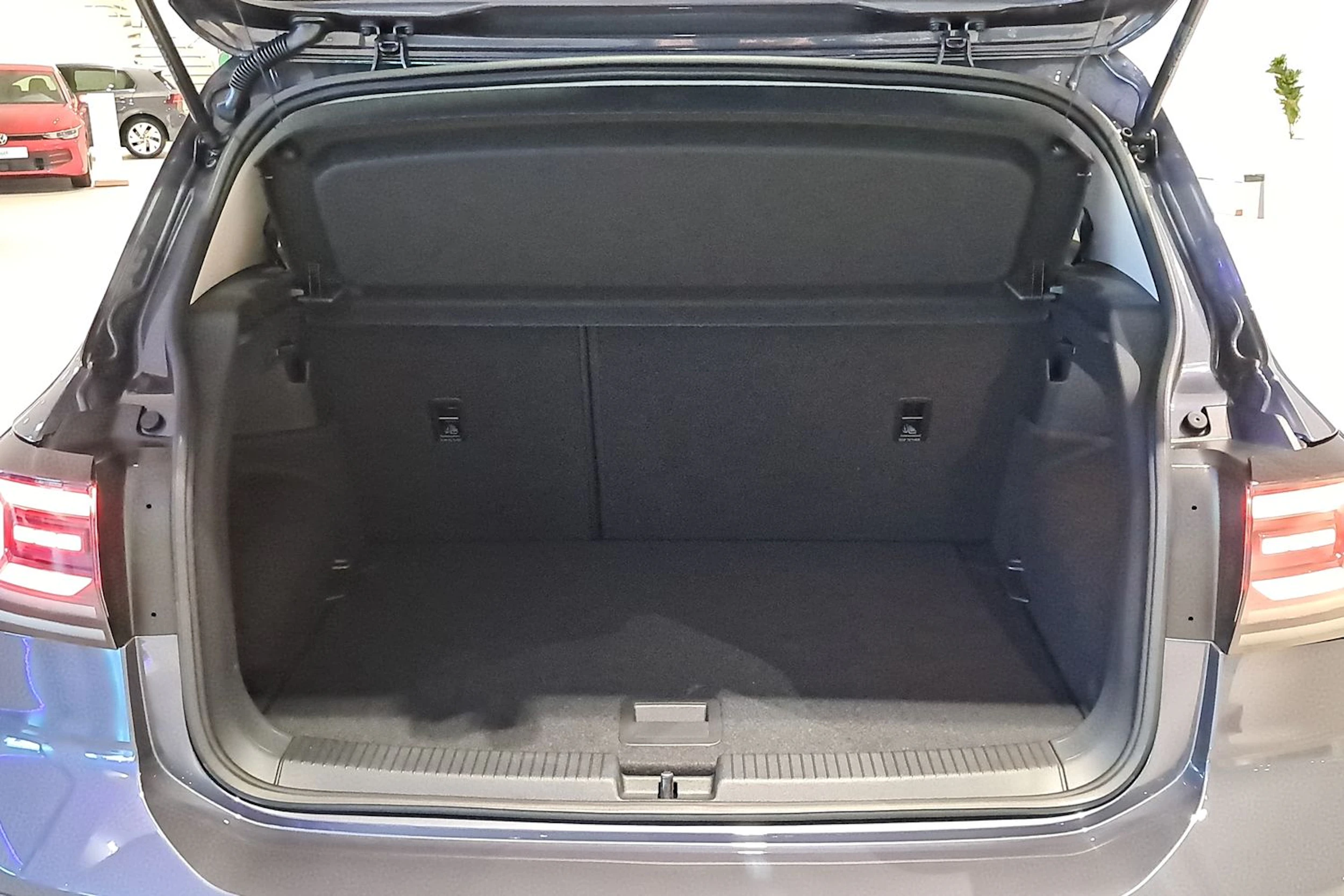 harmaa Volkswagen T-Cross 2026 kuva 15.