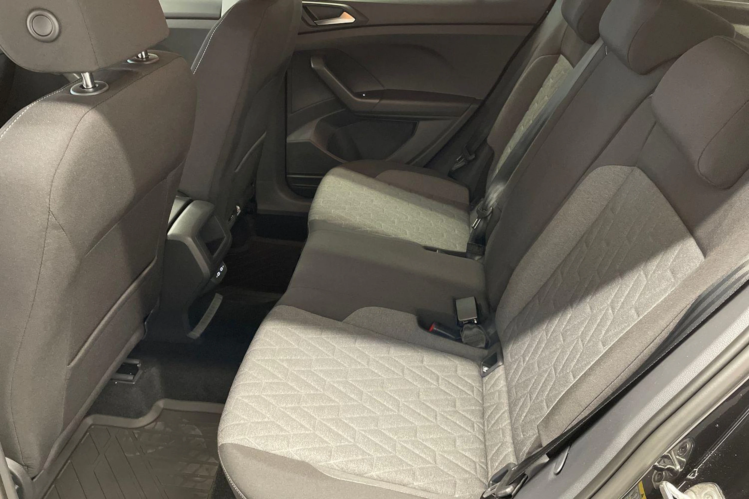 musta Volkswagen T-Cross 2026 kuva 8.