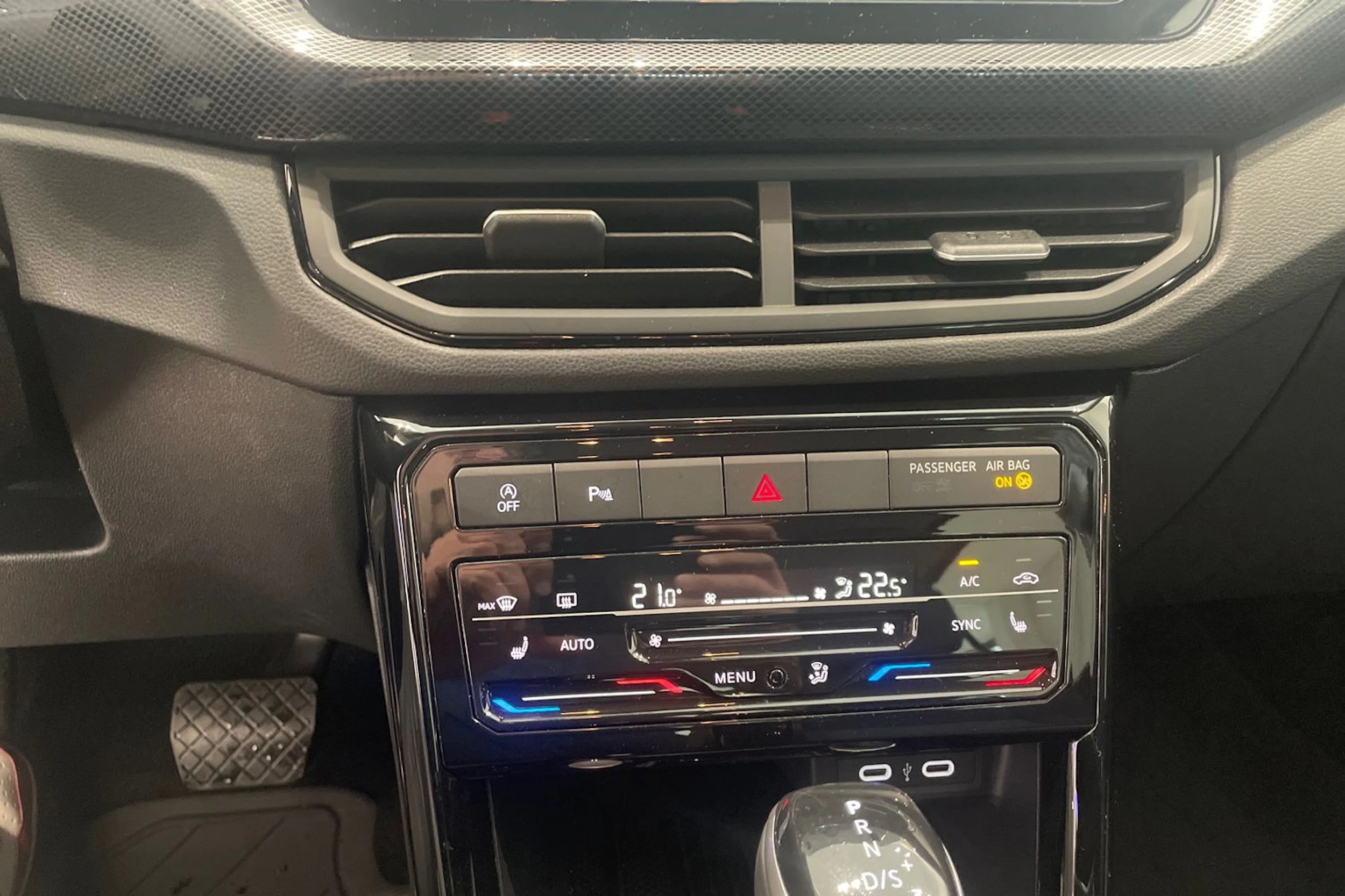 harmaa Volkswagen T-Cross 2026 kuva 15.