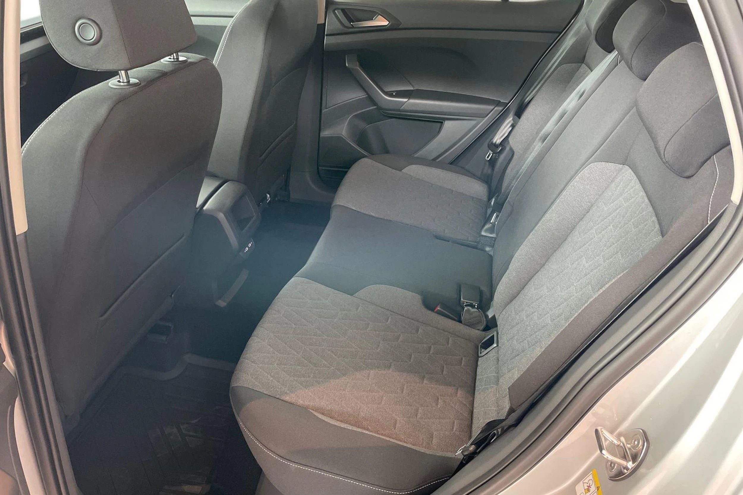 harmaa Volkswagen T-Cross 2026 kuva 8.