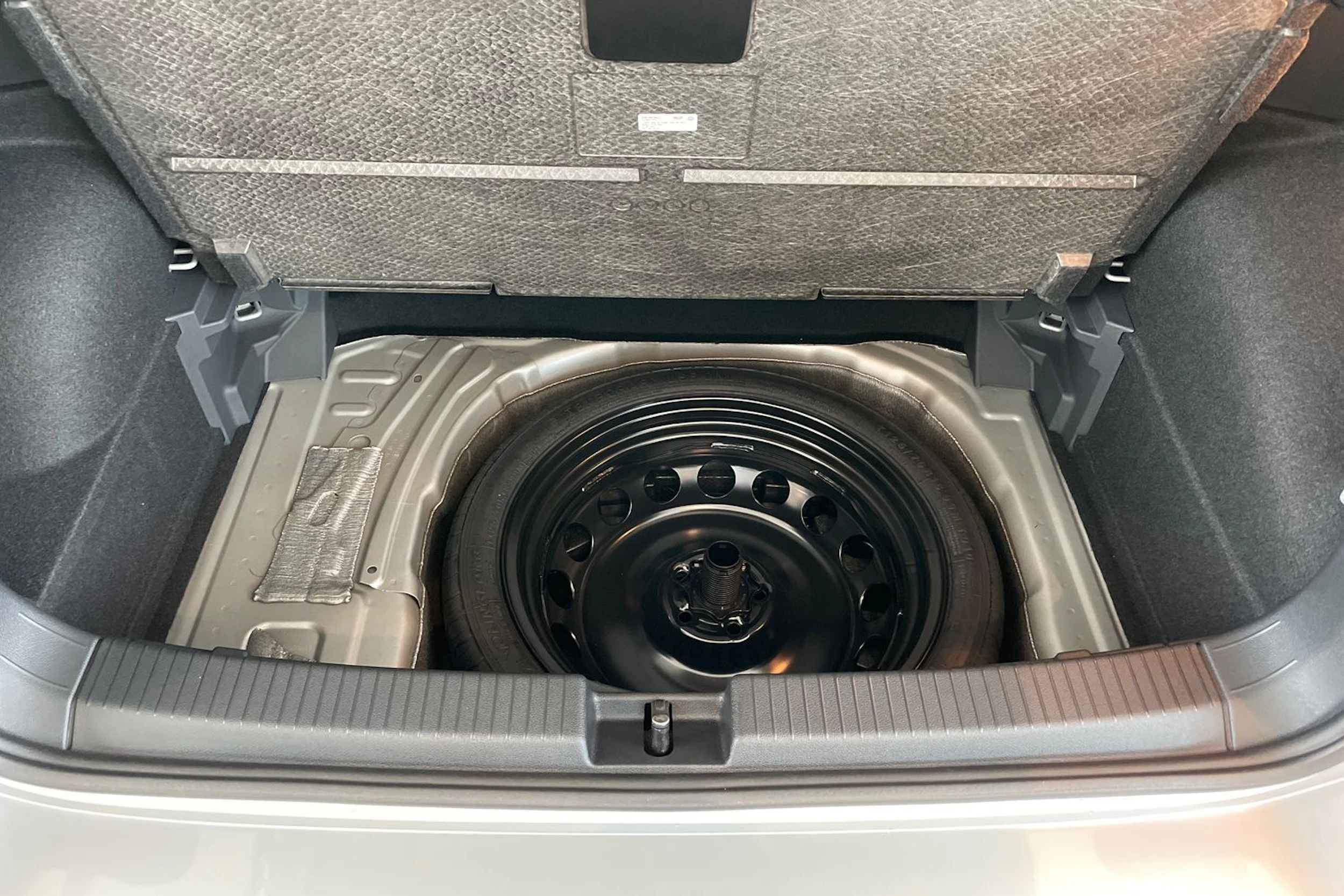 harmaa Volkswagen T-Cross 2026 kuva 19.