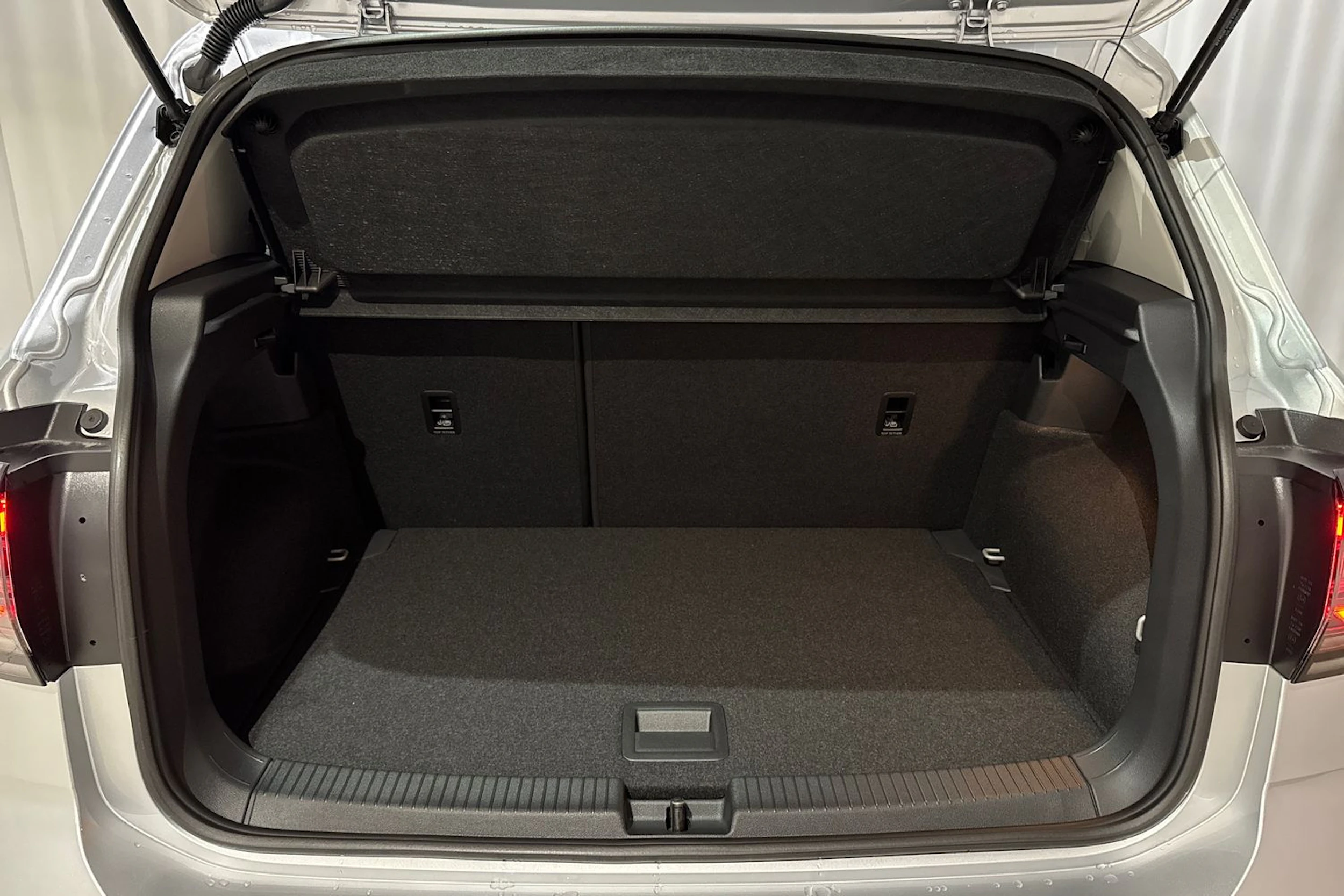 met. harmaa Volkswagen T-Cross 2027 kuva 10.