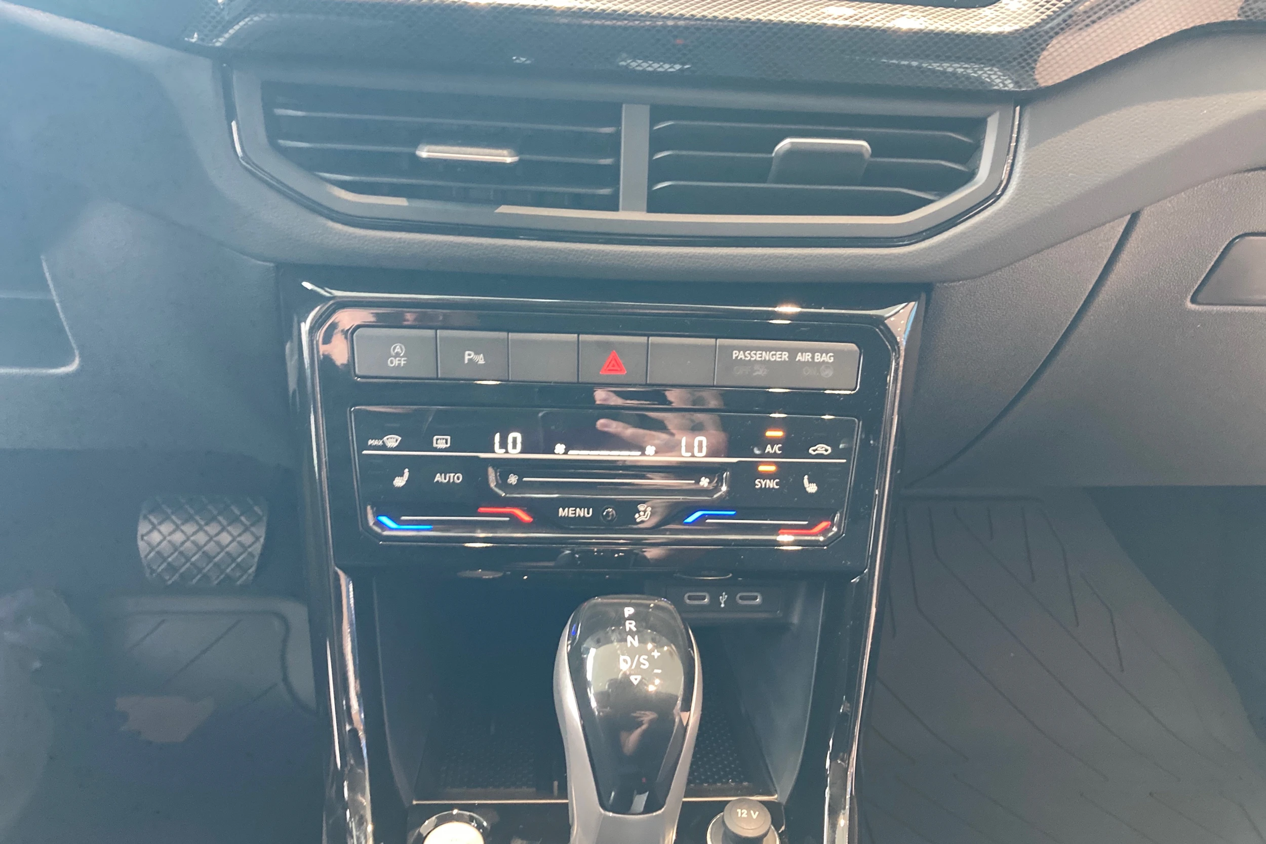 harmaa Volkswagen T-Cross 2027 kuva 13.