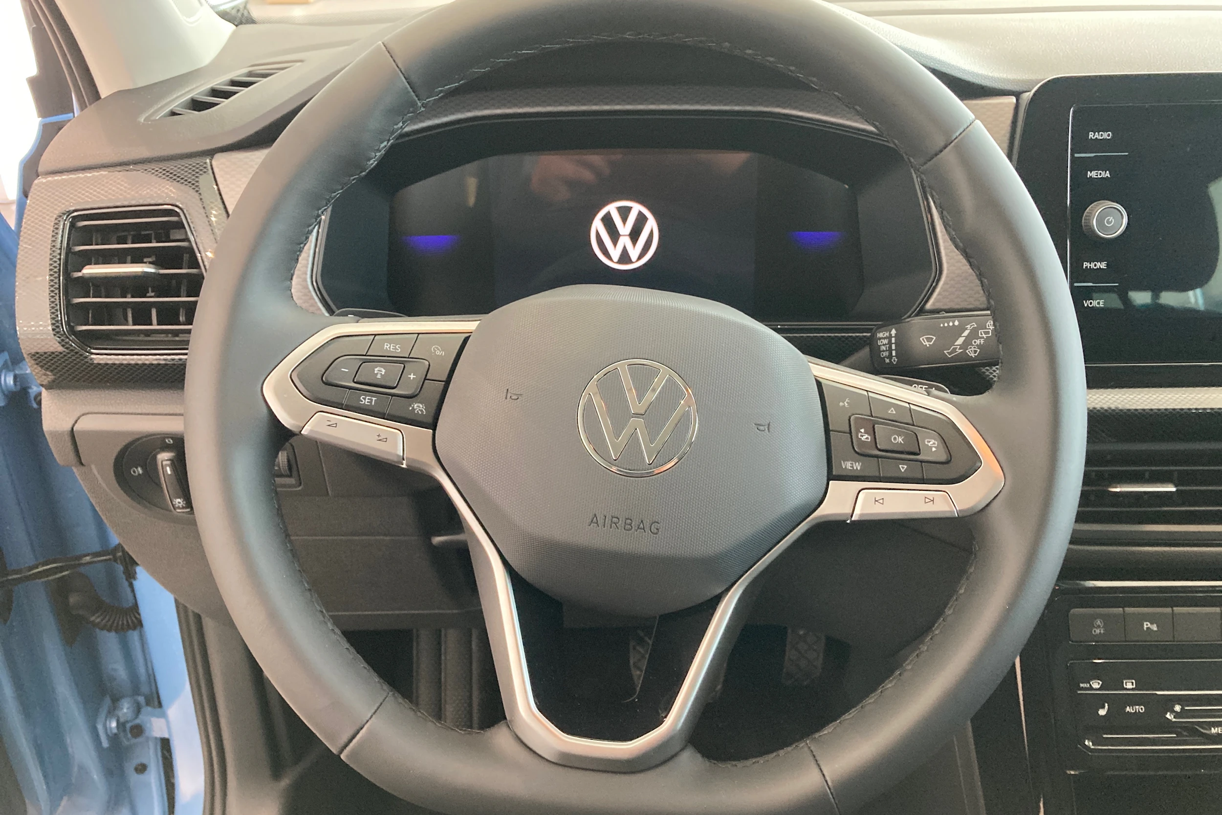 sininen Volkswagen T-Cross 2027 kuva 13.