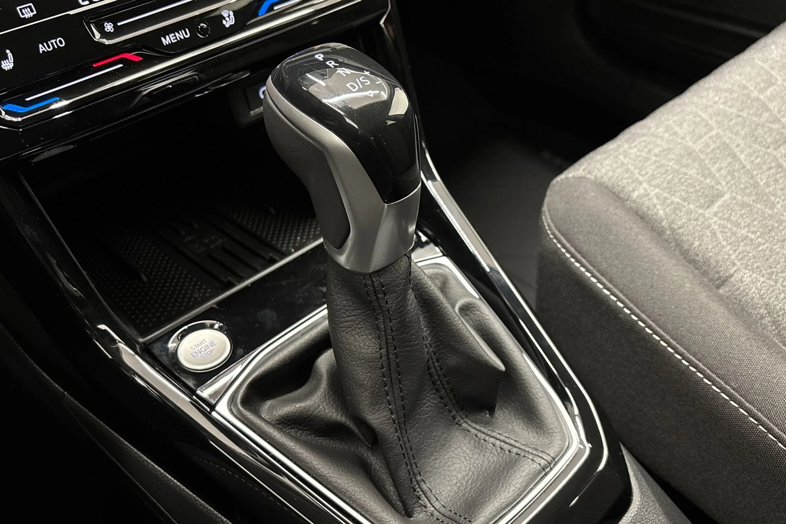 met. punainen Volkswagen T-Cross 2027 kuva 20.