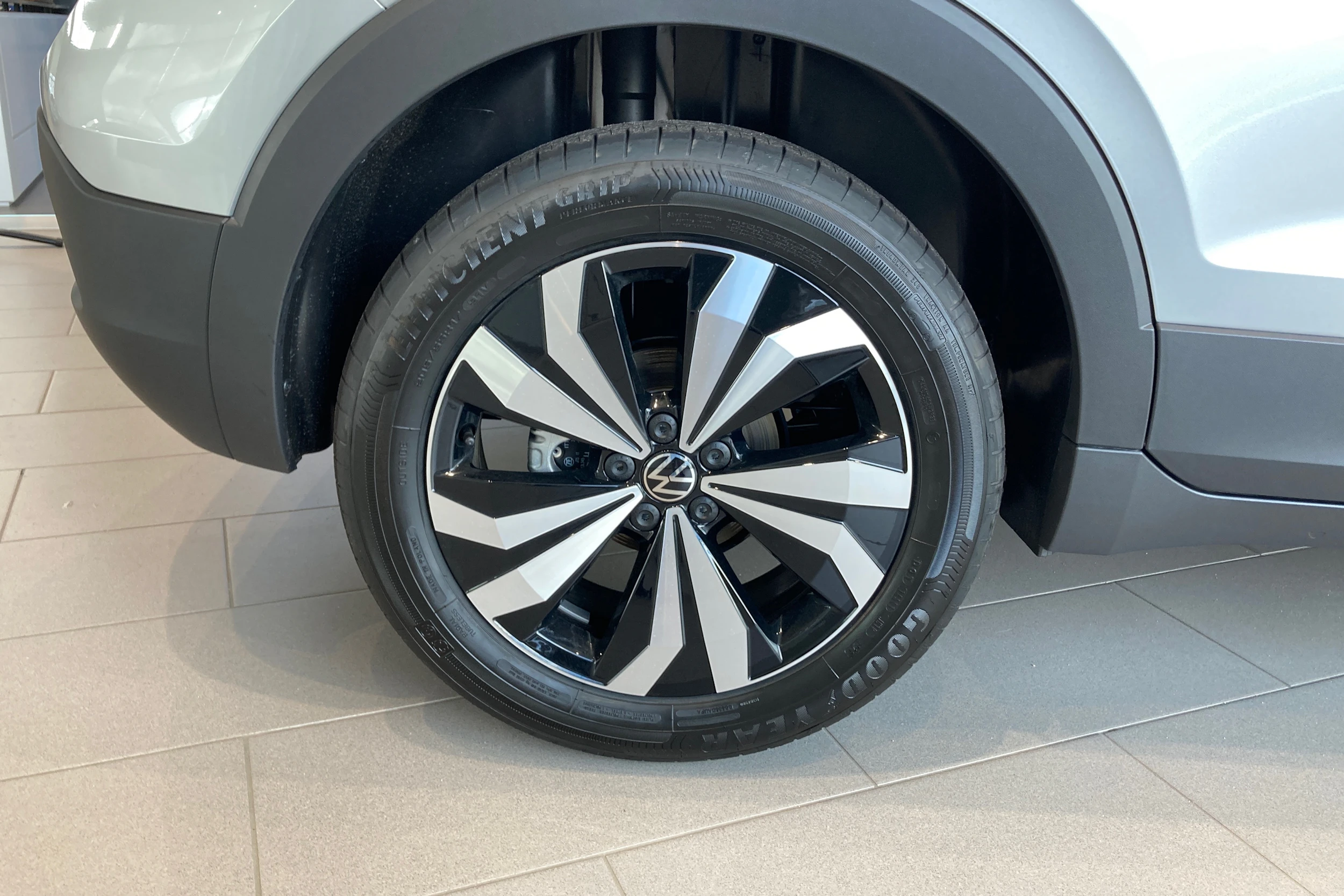 met. harmaa Volkswagen T-Cross 2027 kuva 10.