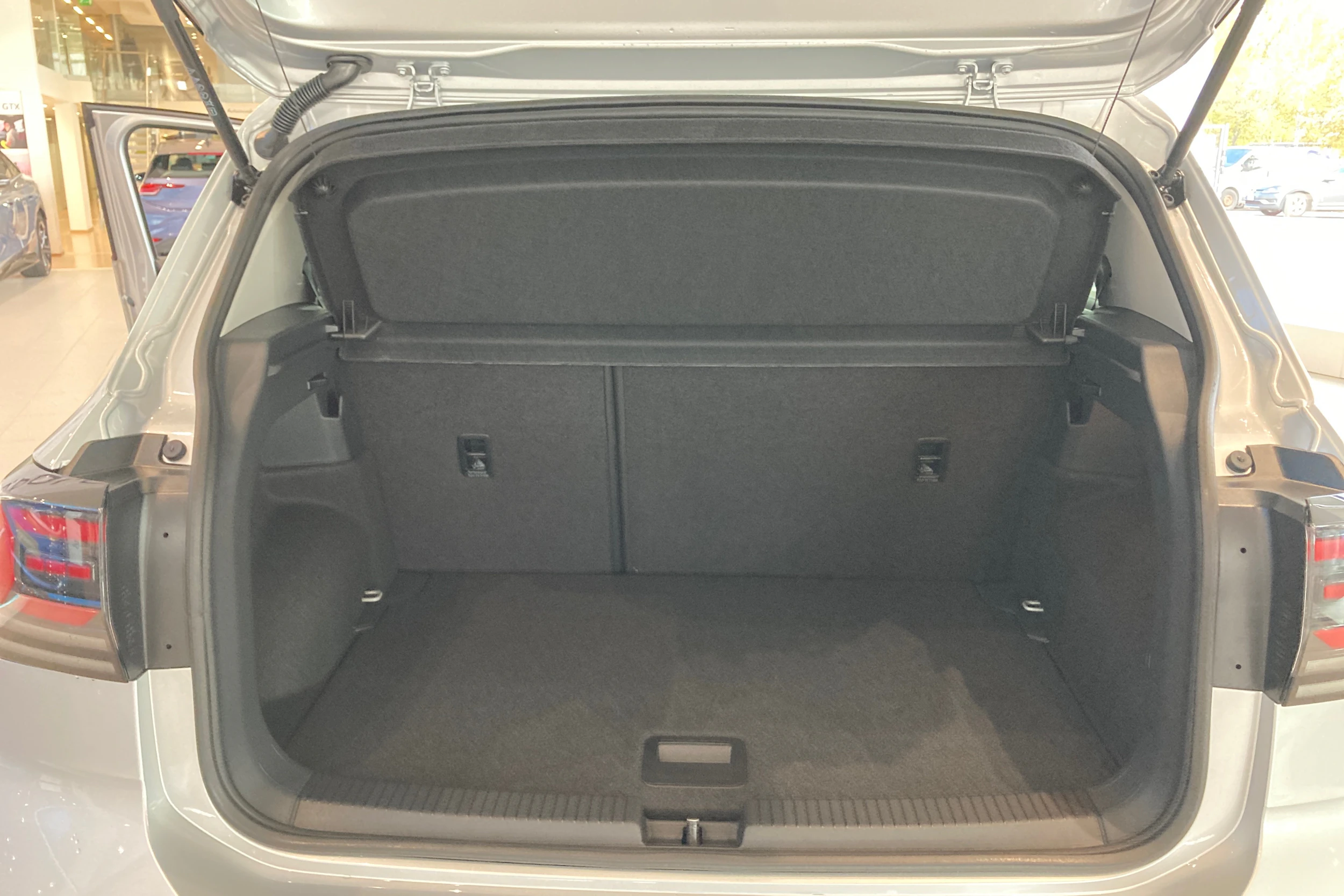 met. harmaa Volkswagen T-Cross 2027 kuva 17.