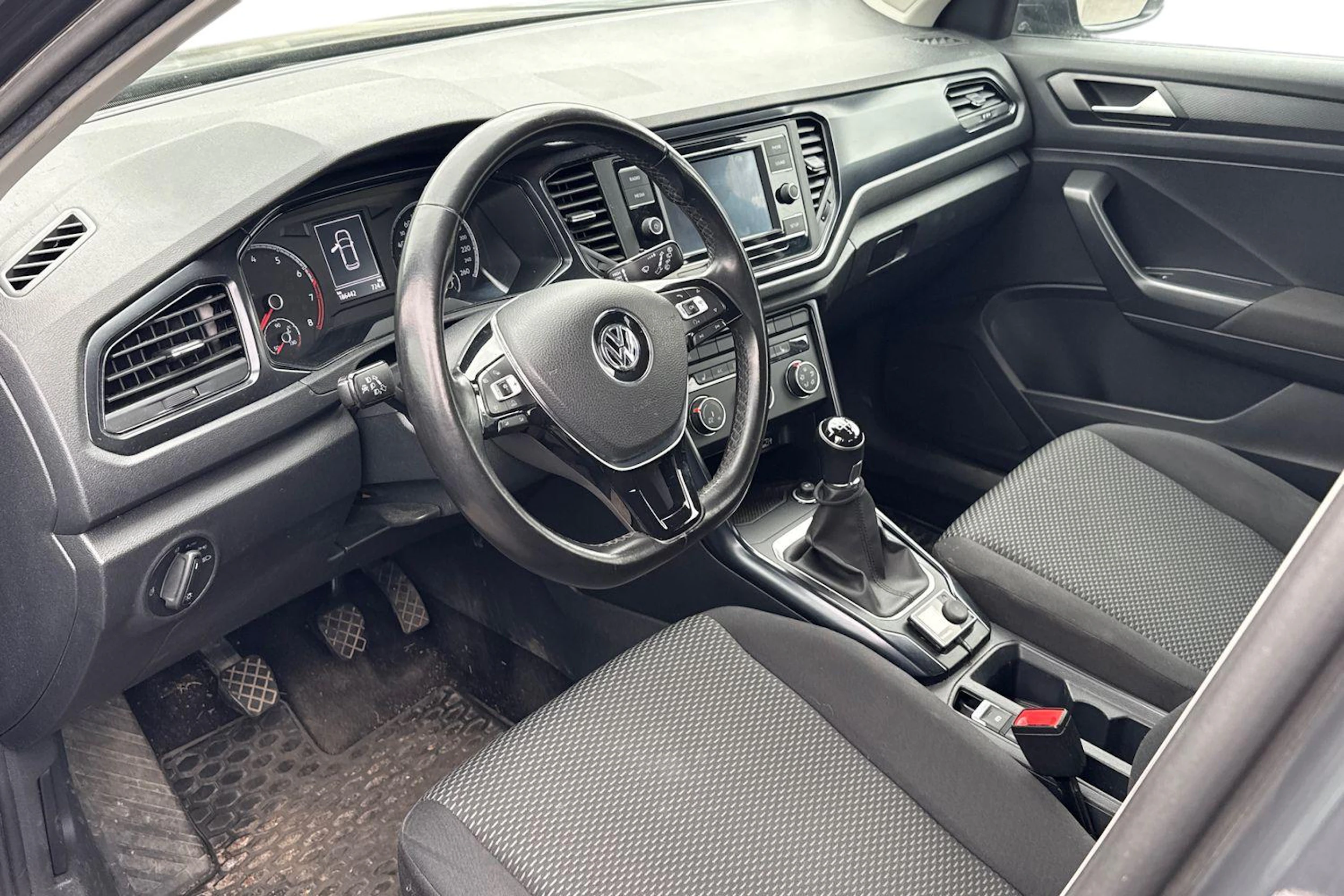 Harmaa Volkswagen T-Roc 2018 kuva 3.