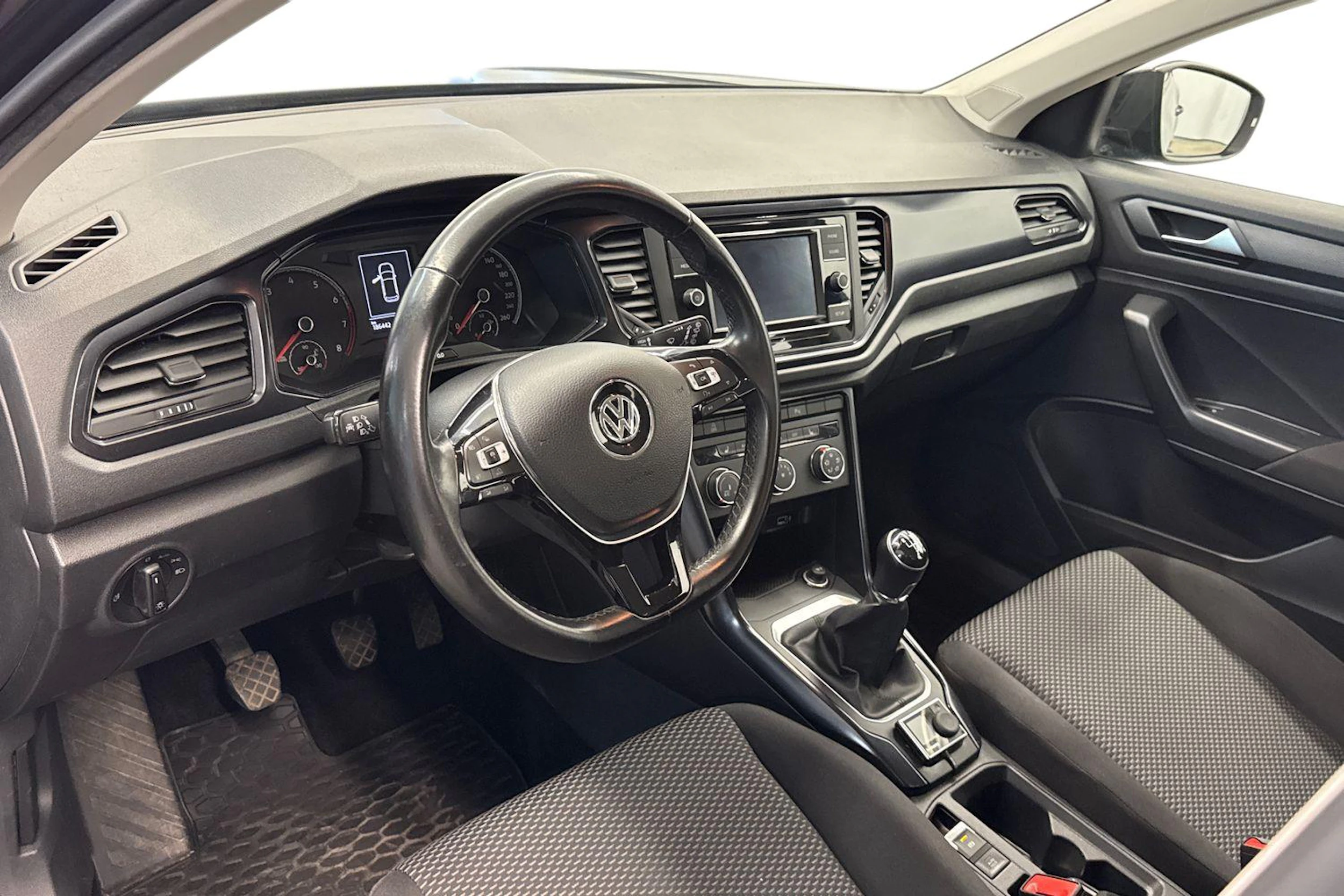 Harmaa Volkswagen T-Roc 2018 kuva 6.