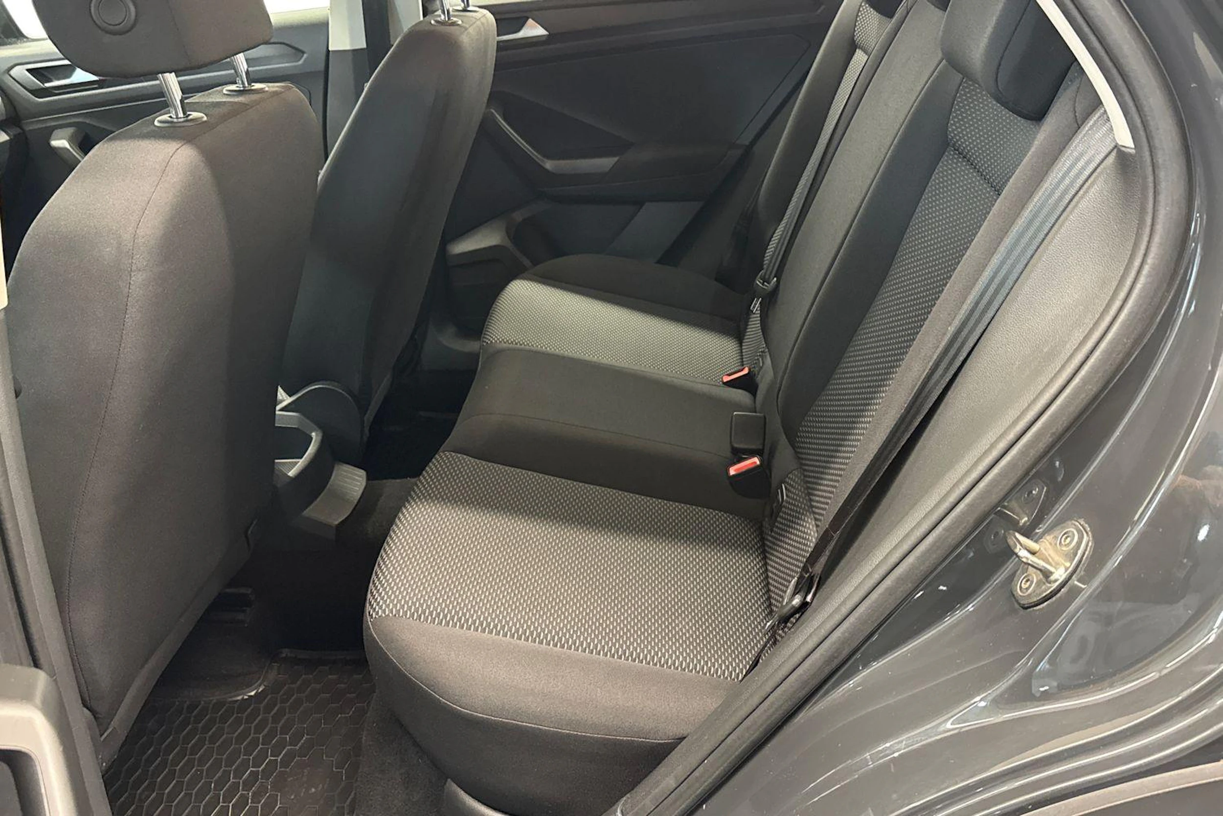 Harmaa Volkswagen T-Roc 2018 kuva 8.