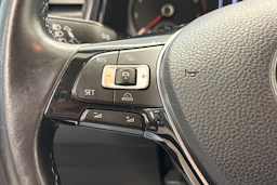 Harmaa Volkswagen T-Roc 2018 kuva 13.
