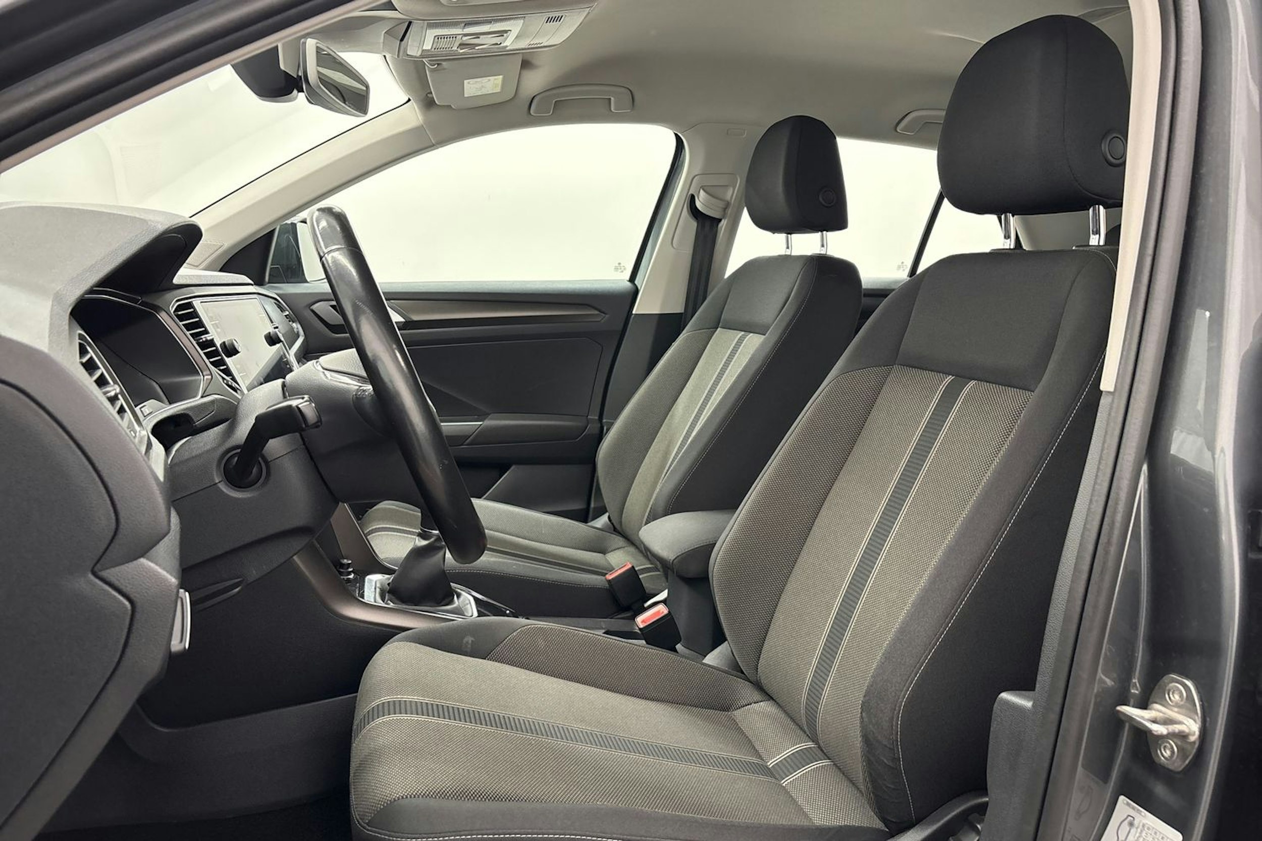 harmaa Volkswagen T-Roc 2018 kuva 14.