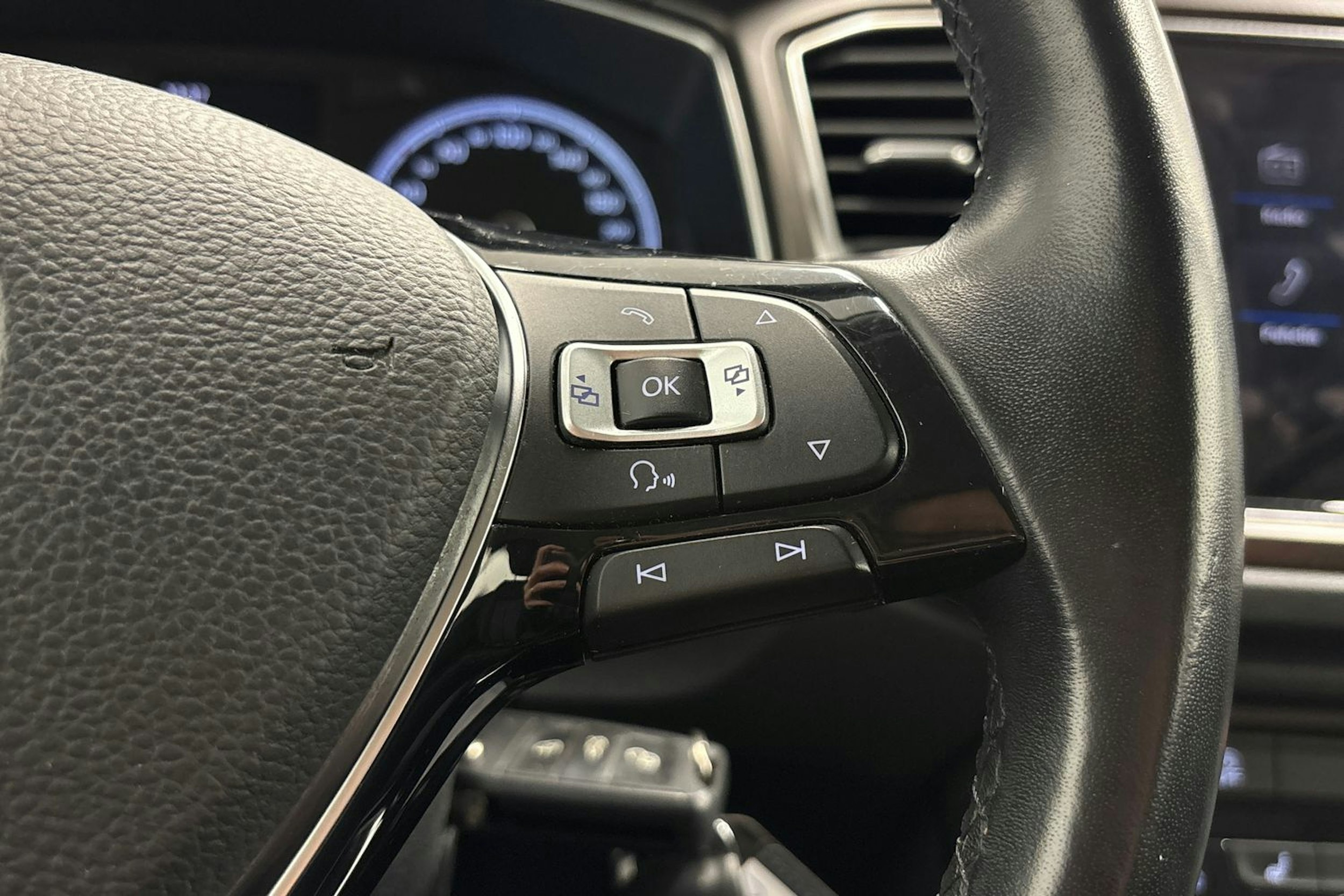 harmaa Volkswagen T-Roc 2018 kuva 17.