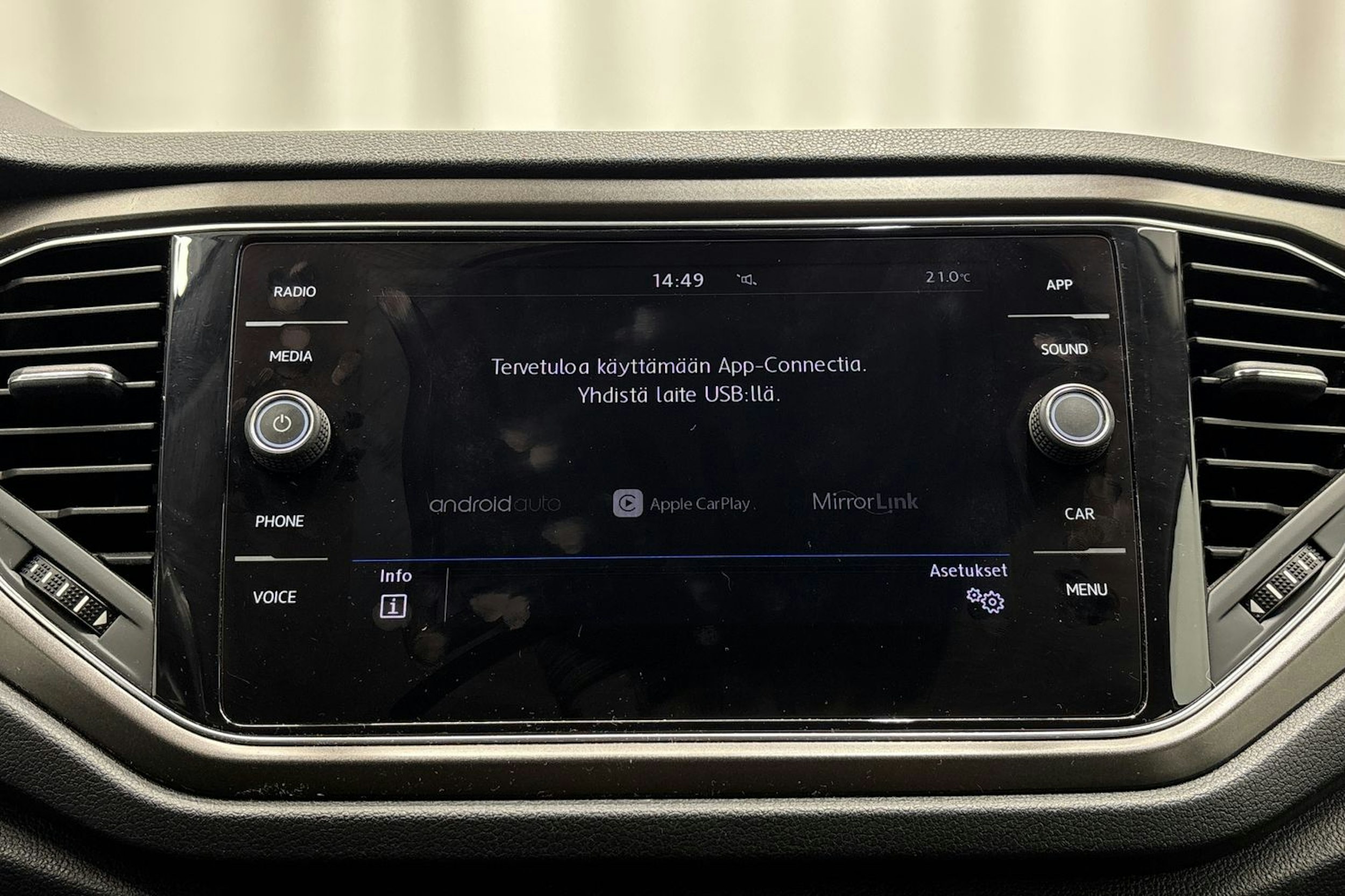 harmaa Volkswagen T-Roc 2018 kuva 22.