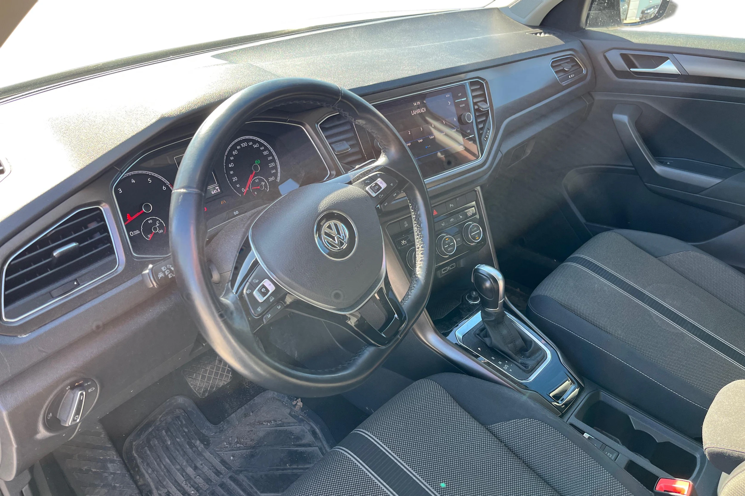 valkoinen Volkswagen T-Roc 2018 kuva 3.