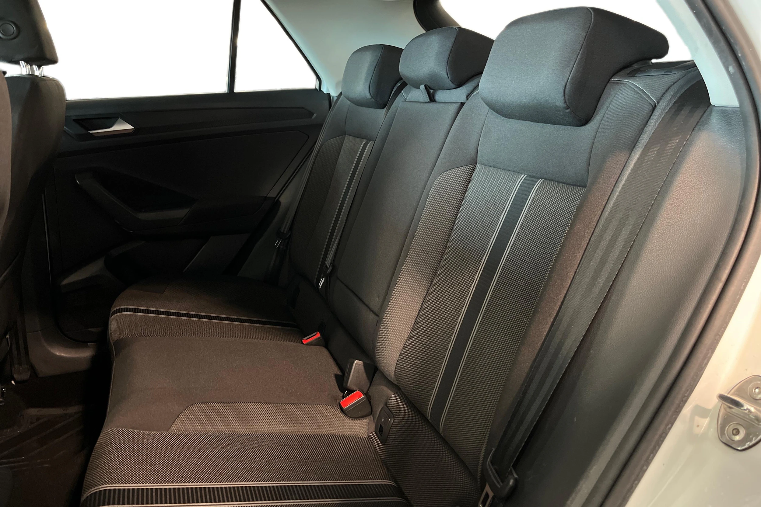 valkoinen Volkswagen T-Roc 2018 kuva 8.