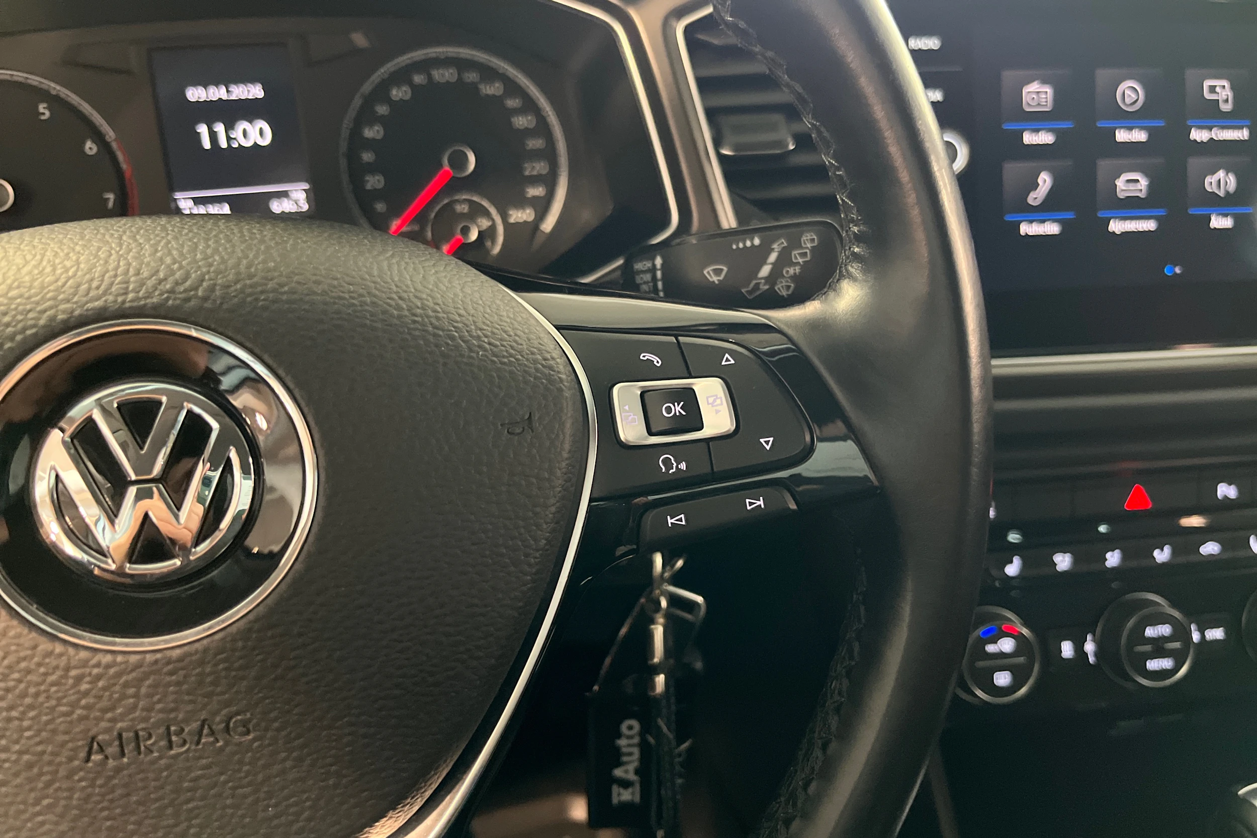 valkoinen Volkswagen T-Roc 2018 kuva 12.