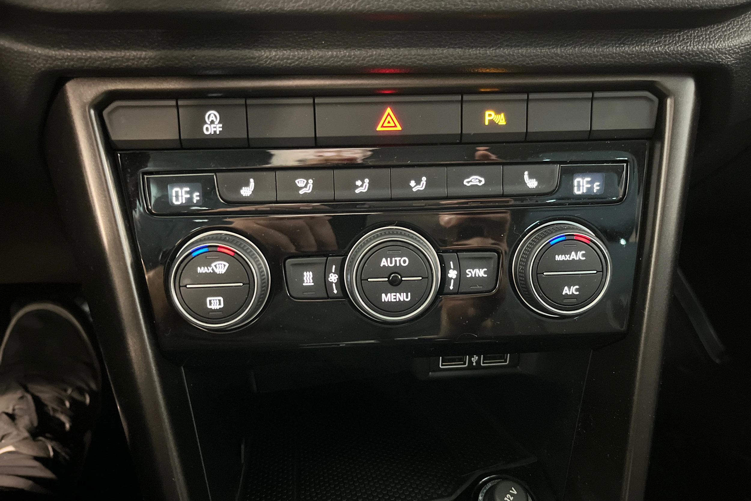 valkoinen Volkswagen T-Roc 2018 kuva 15.