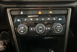 valkoinen Volkswagen T-Roc 2018 kuva 15.