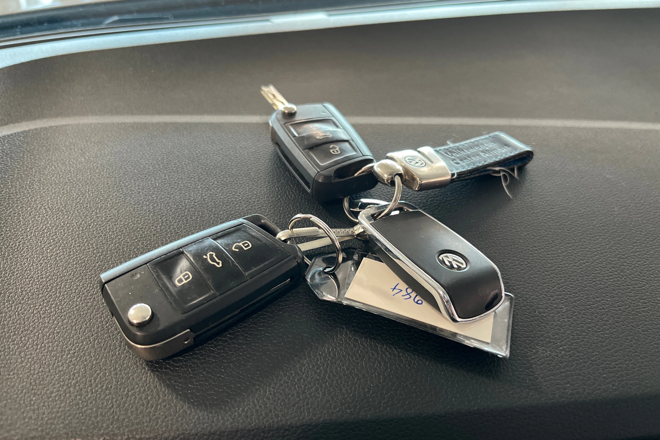 valkoinen Volkswagen T-Roc 2018 kuva 16.