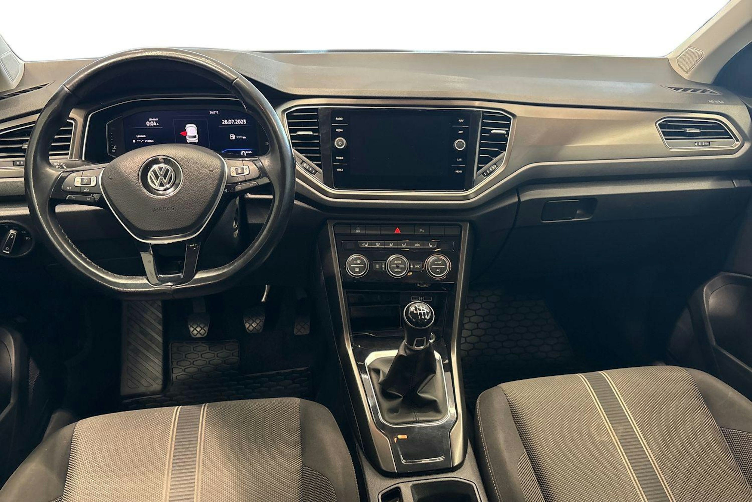 Keltainen Volkswagen T-Roc 2018 kuva 9.