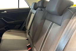 Keltainen Volkswagen T-Roc 2018 kuva 10.