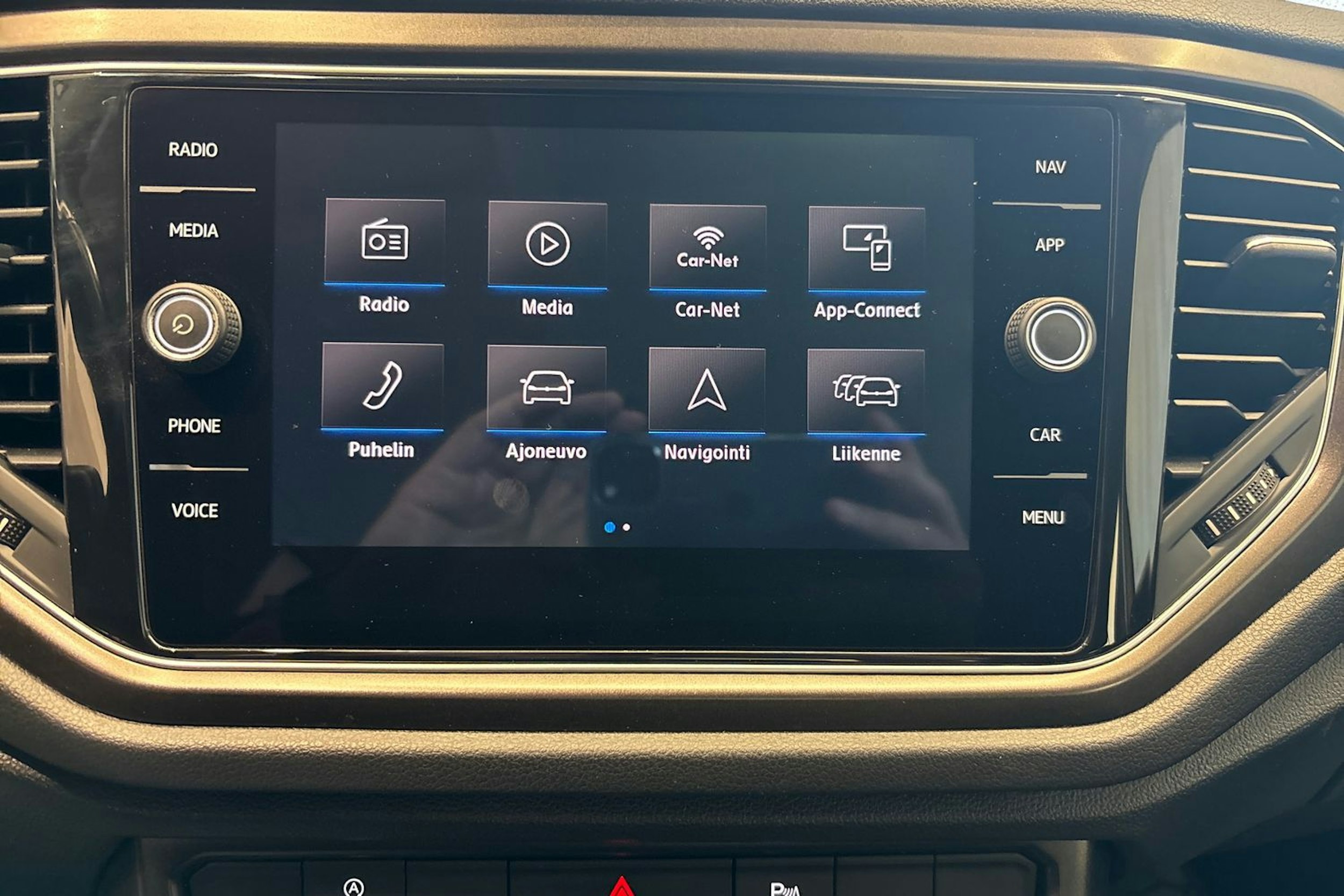 Keltainen Volkswagen T-Roc 2018 kuva 17.