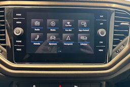 Keltainen Volkswagen T-Roc 2018 kuva 17.