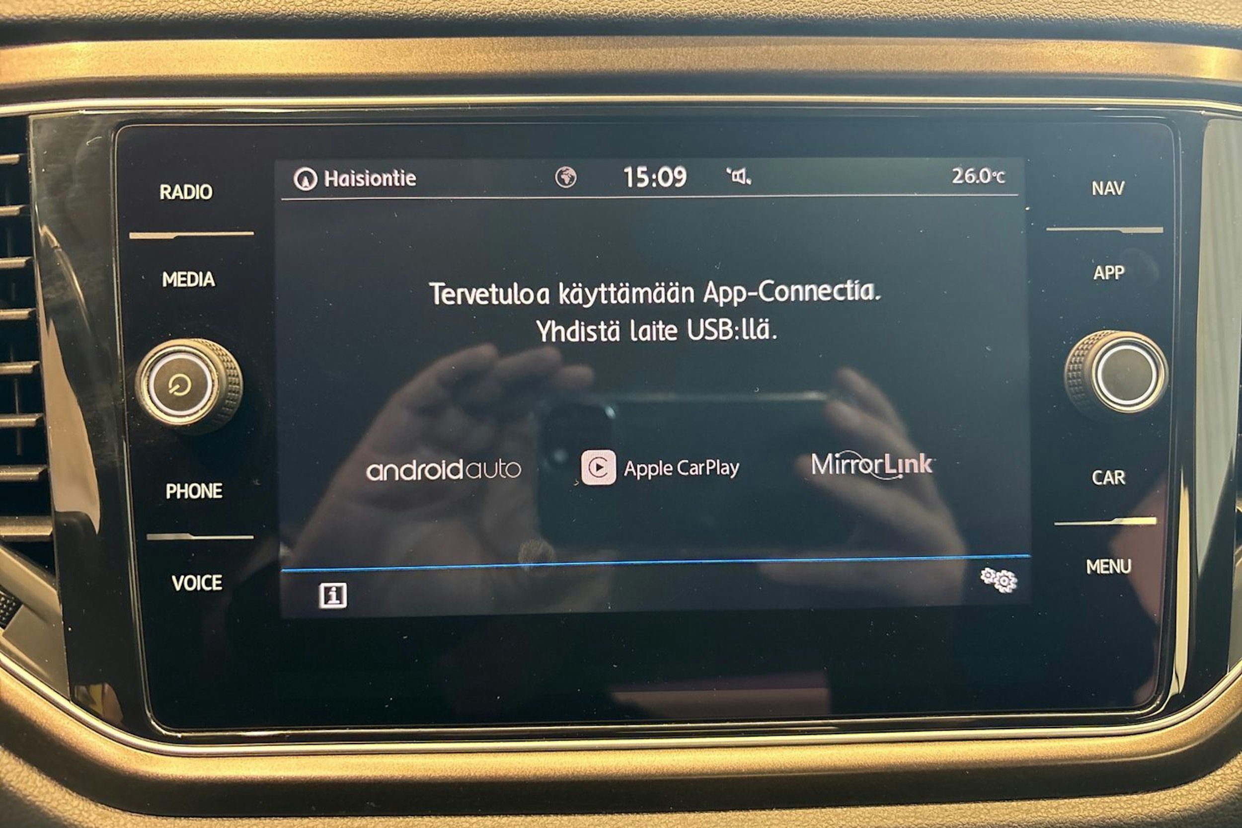 Keltainen Volkswagen T-Roc 2018 kuva 19.