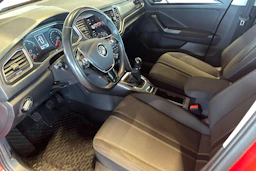 Punainen Volkswagen T-Roc 2018 kuva 6.