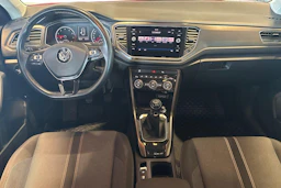 Punainen Volkswagen T-Roc 2018 kuva 7.