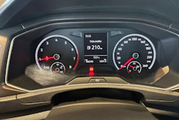 Punainen Volkswagen T-Roc 2018 kuva 11.