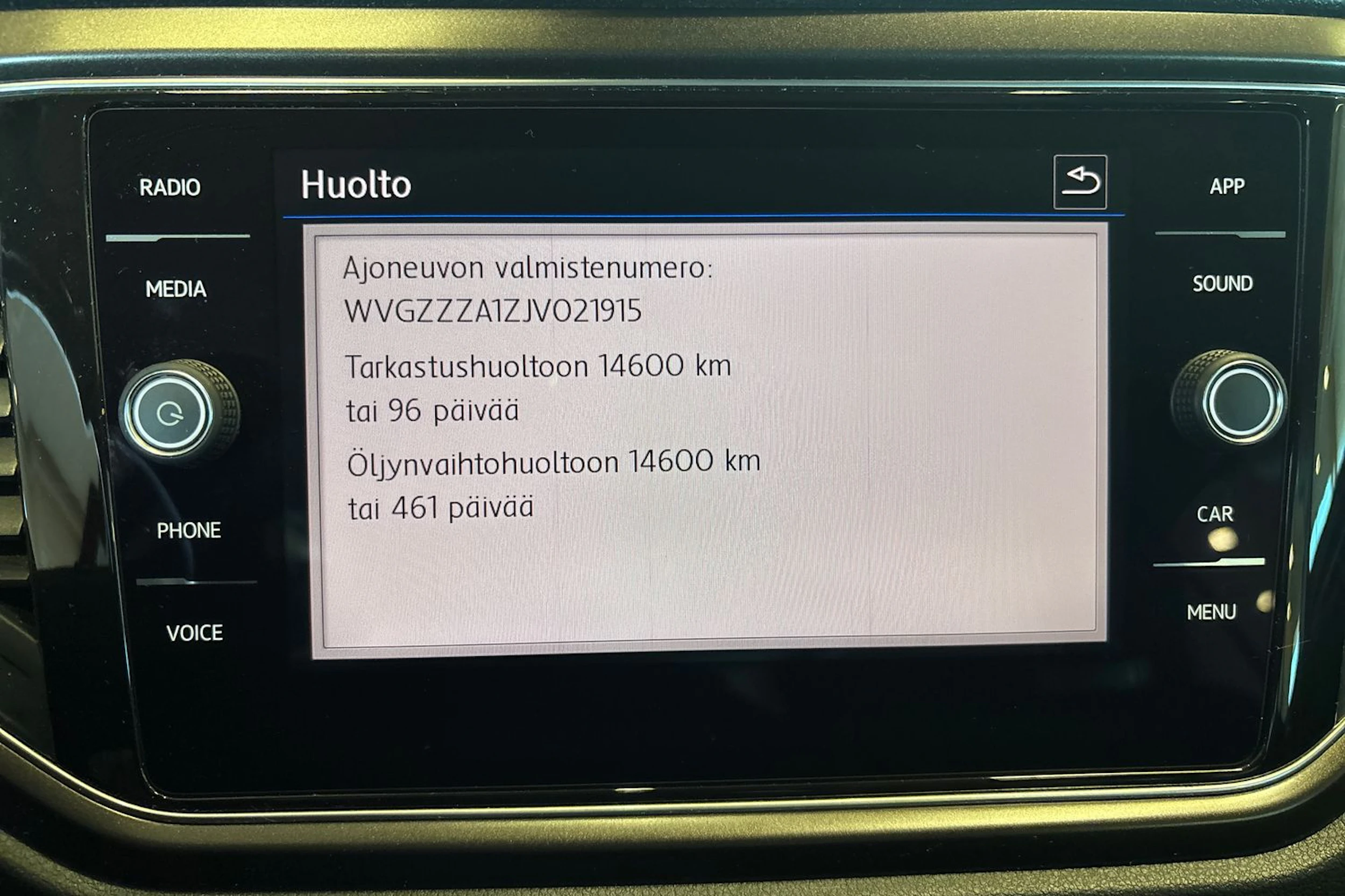 Punainen Volkswagen T-Roc 2018 kuva 12.