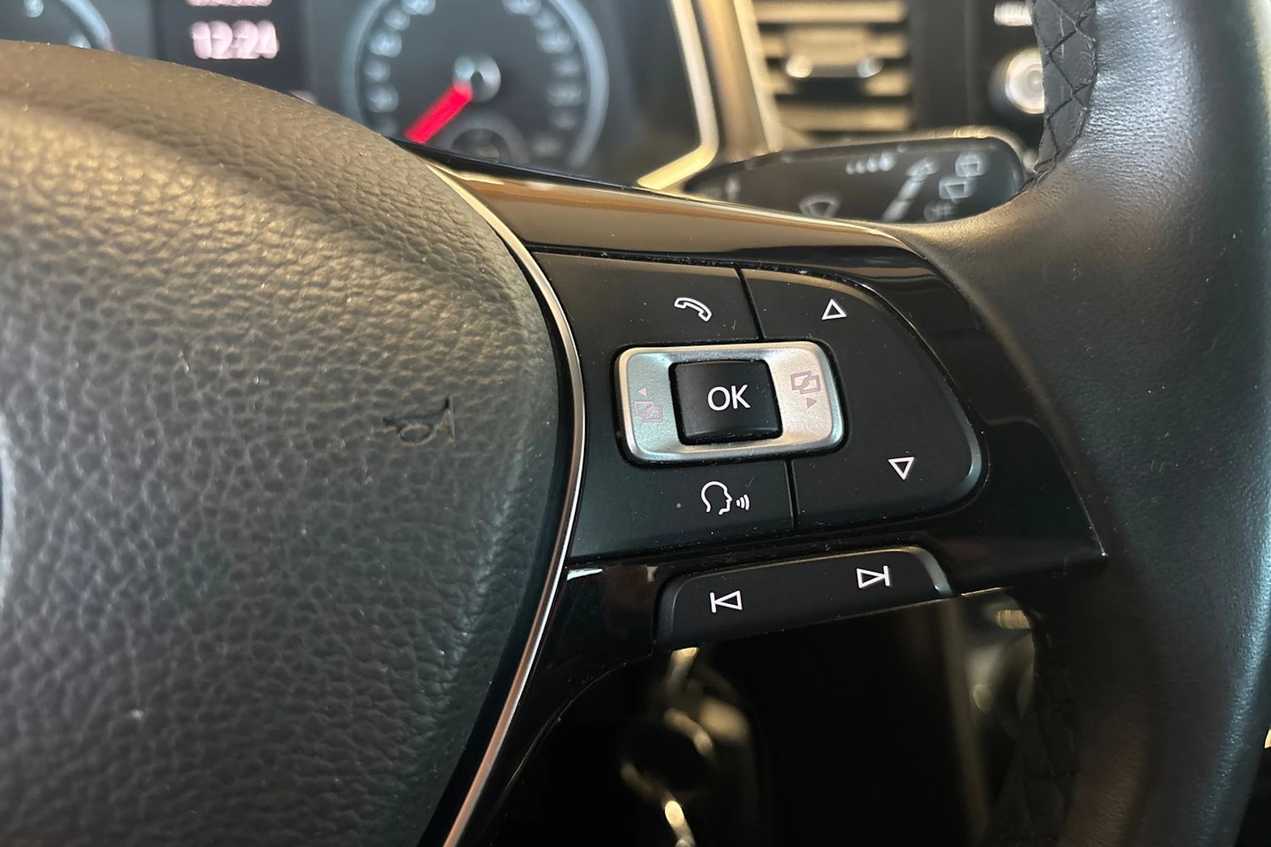 Punainen Volkswagen T-Roc 2018 kuva 14.