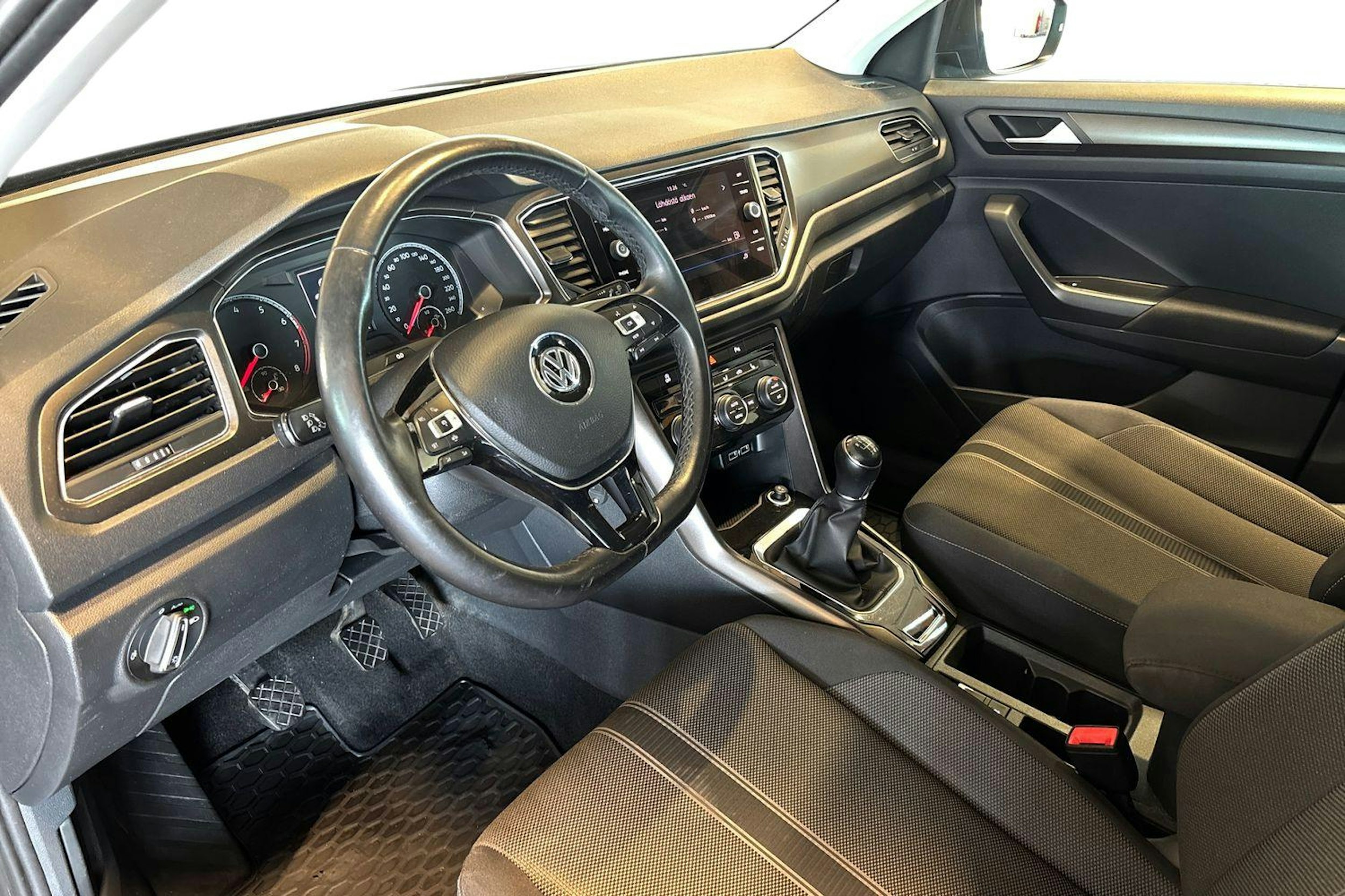 harmaa Volkswagen T-Roc 2018 kuva 7.