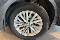 harmaa Volkswagen T-Roc 2018 kuva 13.