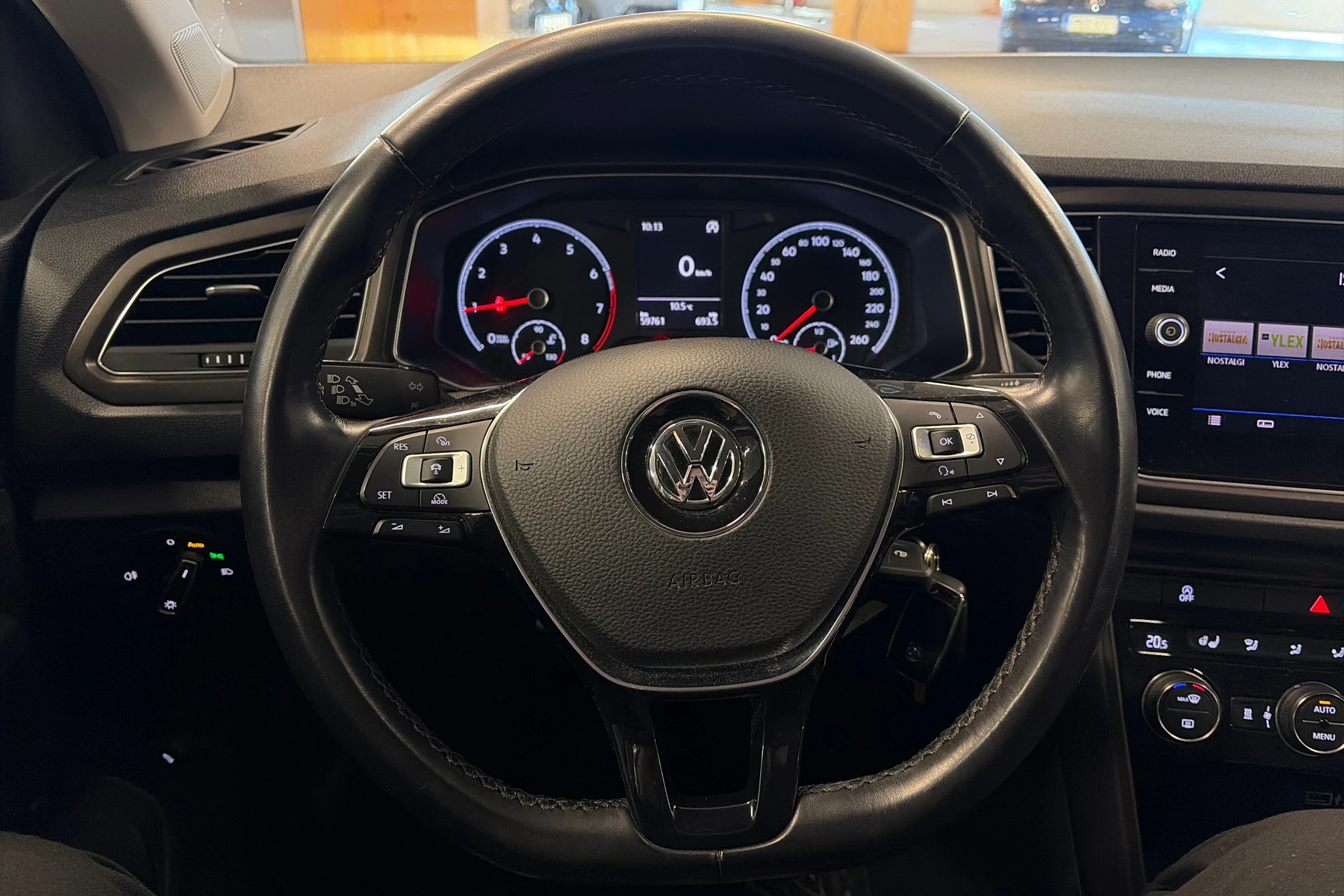 oranssi Volkswagen T-Roc 2018 kuva 4.