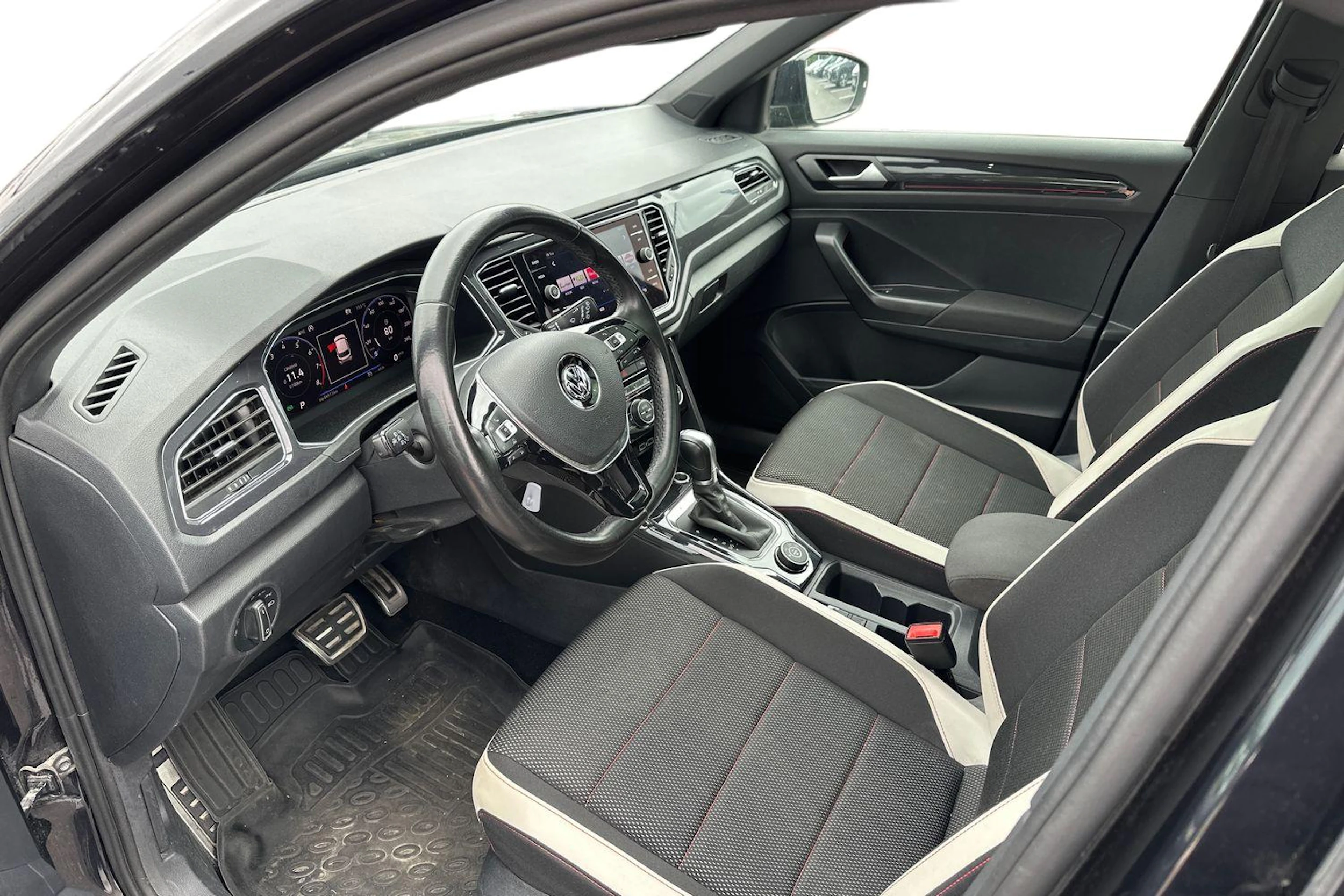 musta Volkswagen T-Roc 2018 kuva 3.