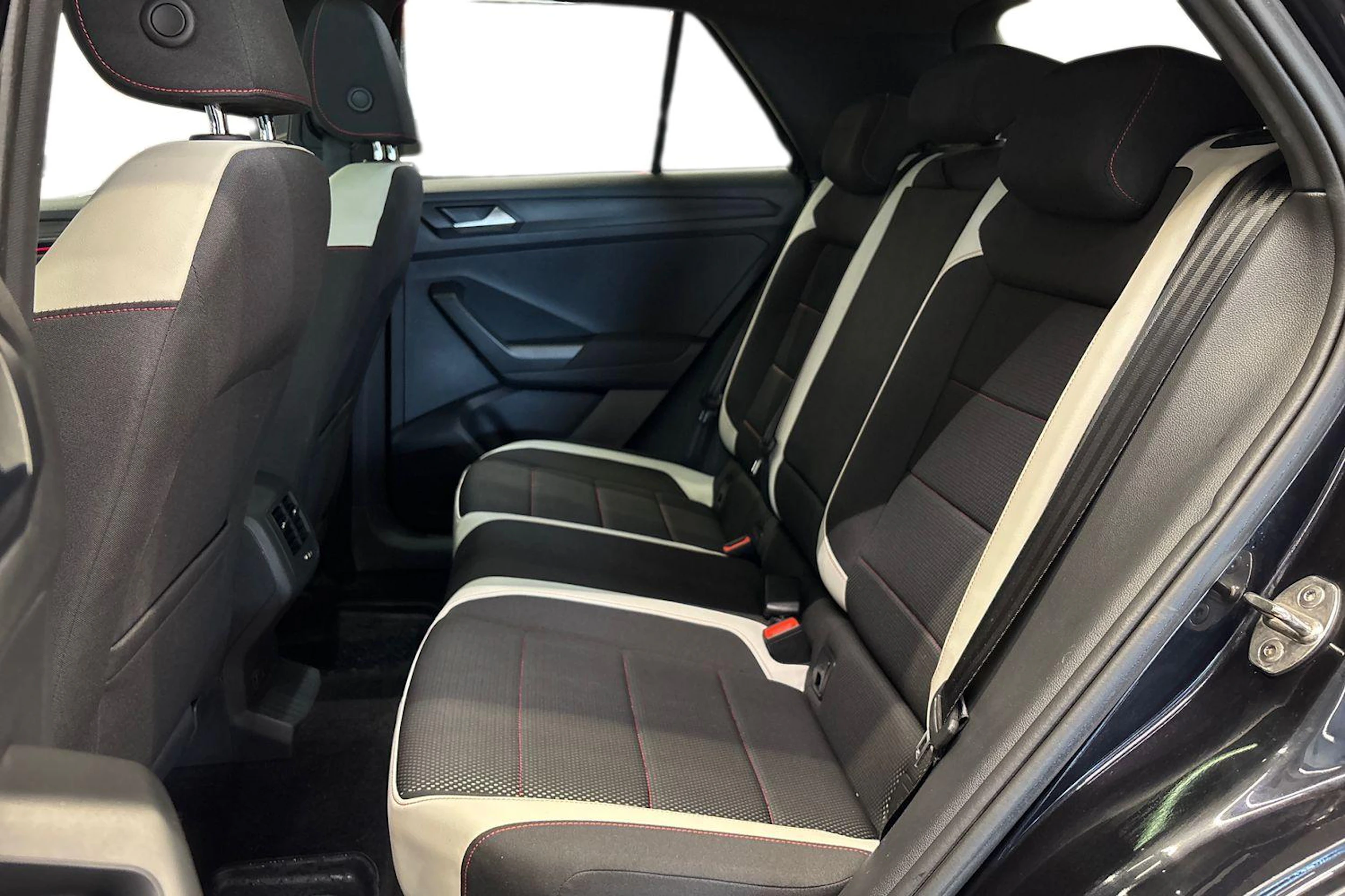 musta Volkswagen T-Roc 2018 kuva 8.