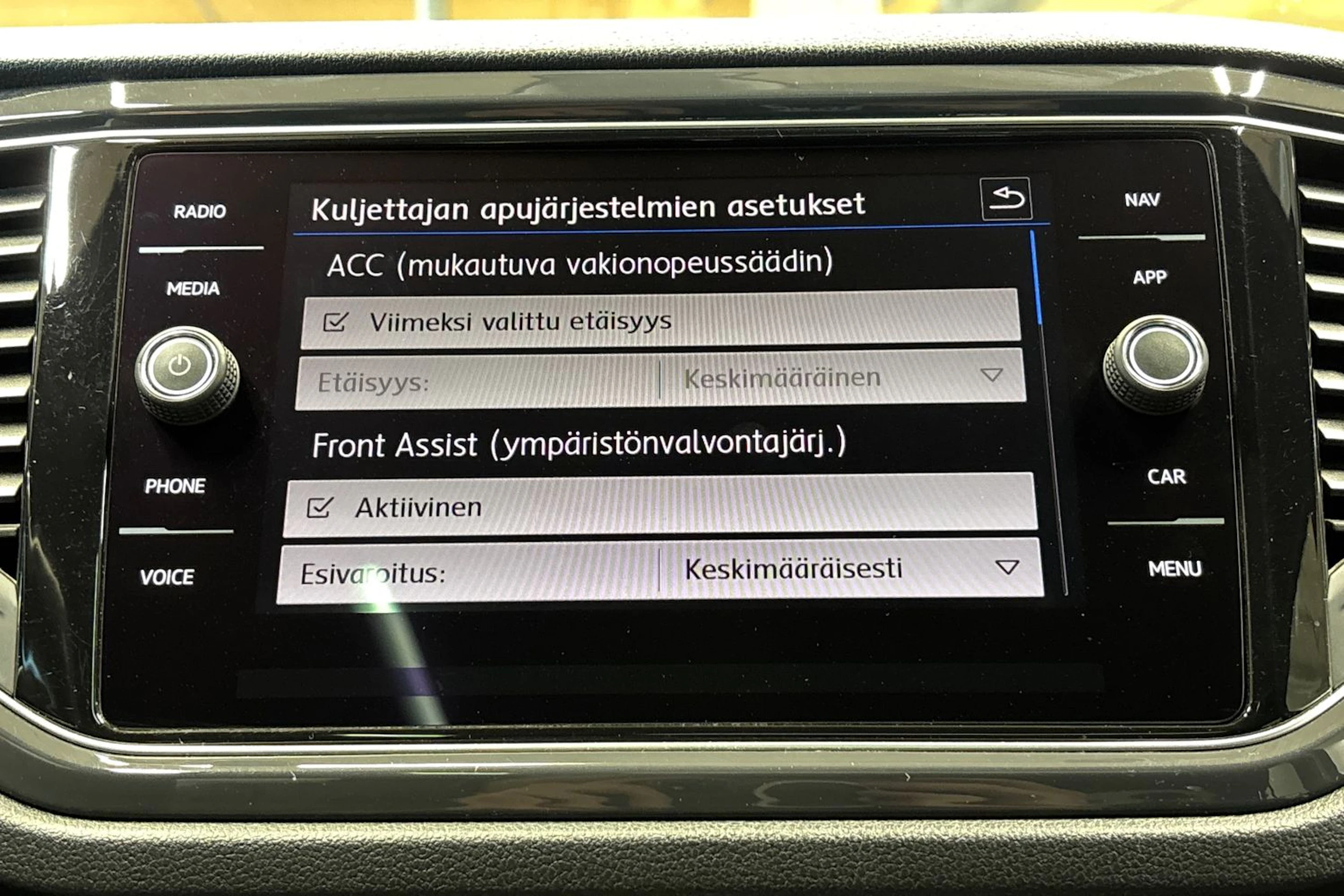 musta Volkswagen T-Roc 2018 kuva 20.