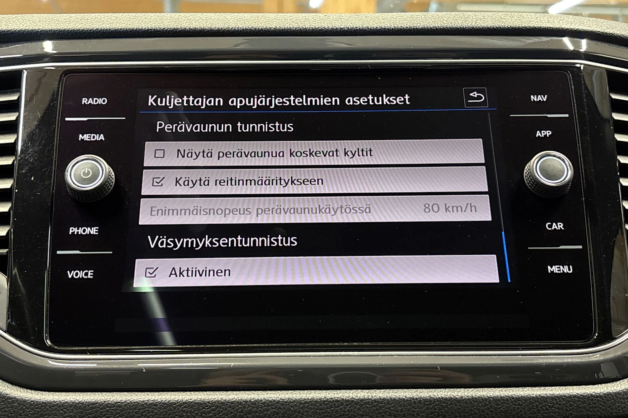 musta Volkswagen T-Roc 2018 kuva 22.