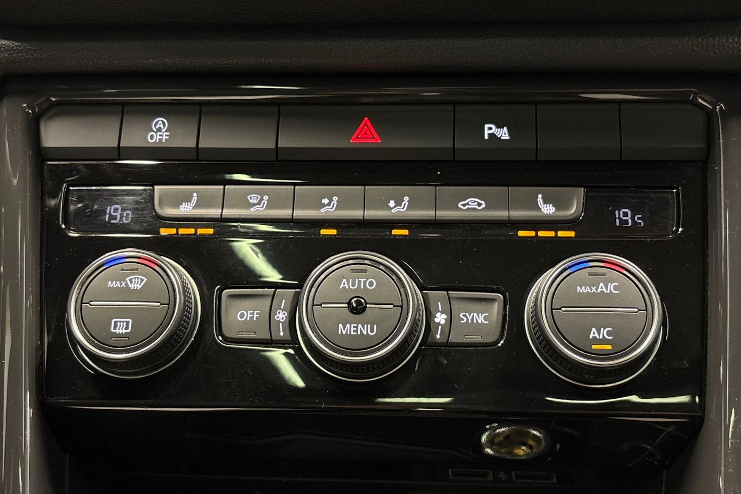 musta Volkswagen T-Roc 2018 kuva 24.