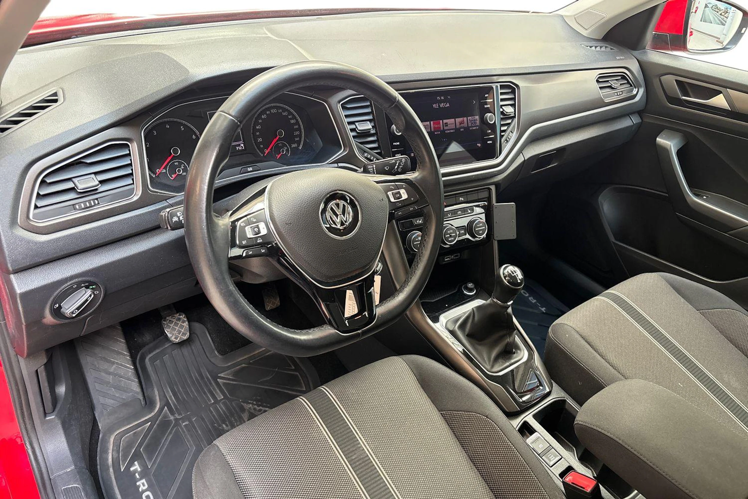 punainen Volkswagen T-Roc 2018 kuva 8.