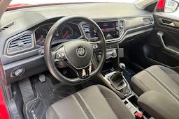 punainen Volkswagen T-Roc 2018 kuva 8.