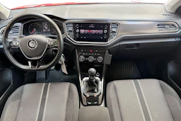 punainen Volkswagen T-Roc 2018 kuva 9.