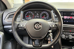 punainen Volkswagen T-Roc 2018 kuva 20.